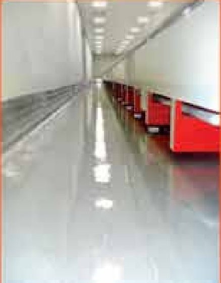 Corredor industrial con piso de alto espesor